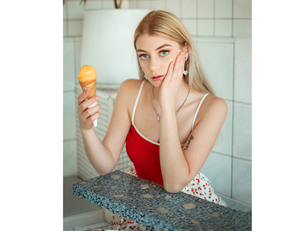 03-ragazza-gelato