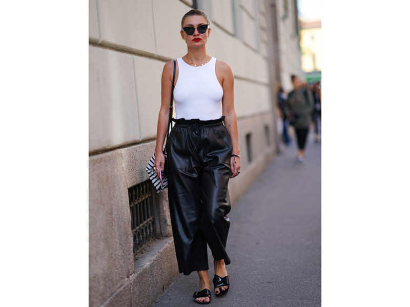 Canotta Style Come indossare la canotta: gli outfit e gli abbinamenti da provare