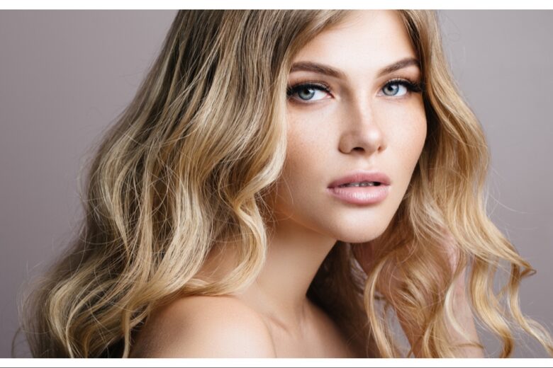 Come schiarire i capelli: le tecniche più cool
