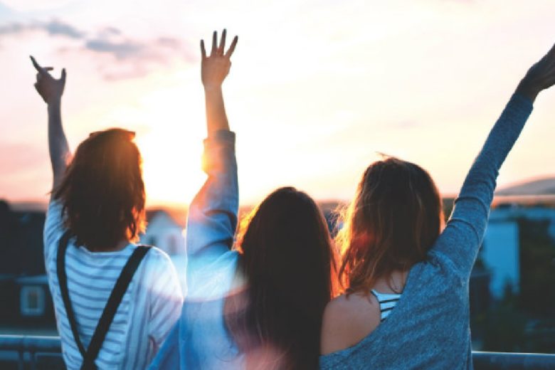 Yale mette a disposizione (gratis) il suo corso più popolare: insegna come essere felici
