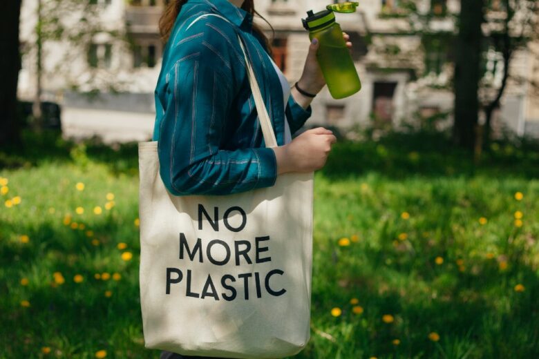 5 modi (facili e pratici) per ridurre l’uso della plastica nella vita di tutti i giorni
