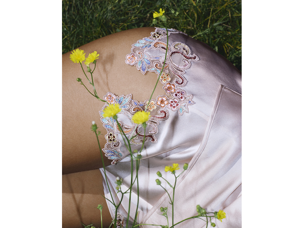 La-Perla-MAISON-RAINBOW-Wild-Rose-French-knickers-with-frastaglio-embroidery.-Photographer–Larissa-Hofmann.-Detail-shot