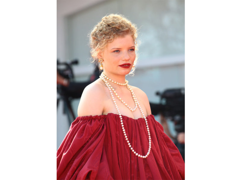 festival-cinema-venezia-2020-beauty-look-Luisa-Céline-Gaffron