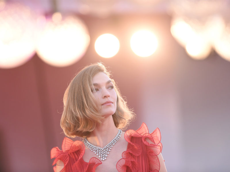 festival-cinema-venezia-2020-beauty-look-arizona-muse