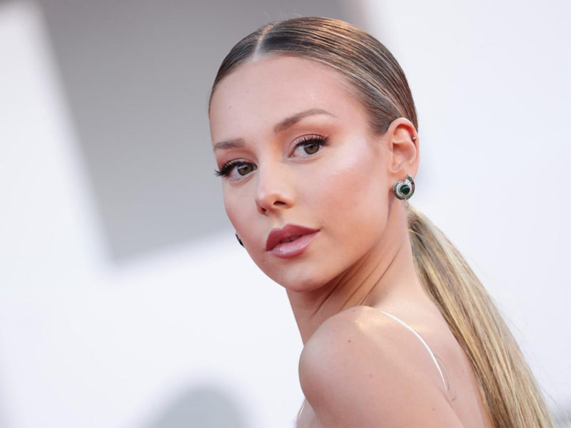 festival-cinema-venezia-2020-beauty-look-ester-exposito