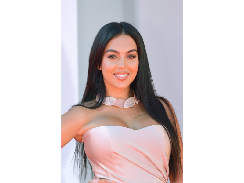 festival-cinema-venezia-2020-beauty-look-georgina-rodriguez