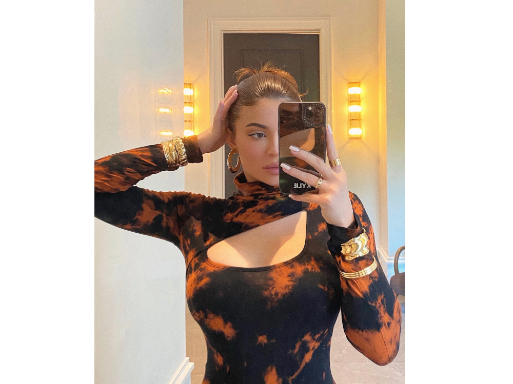 02Kylie_styledlook_blackbodysuit (1)