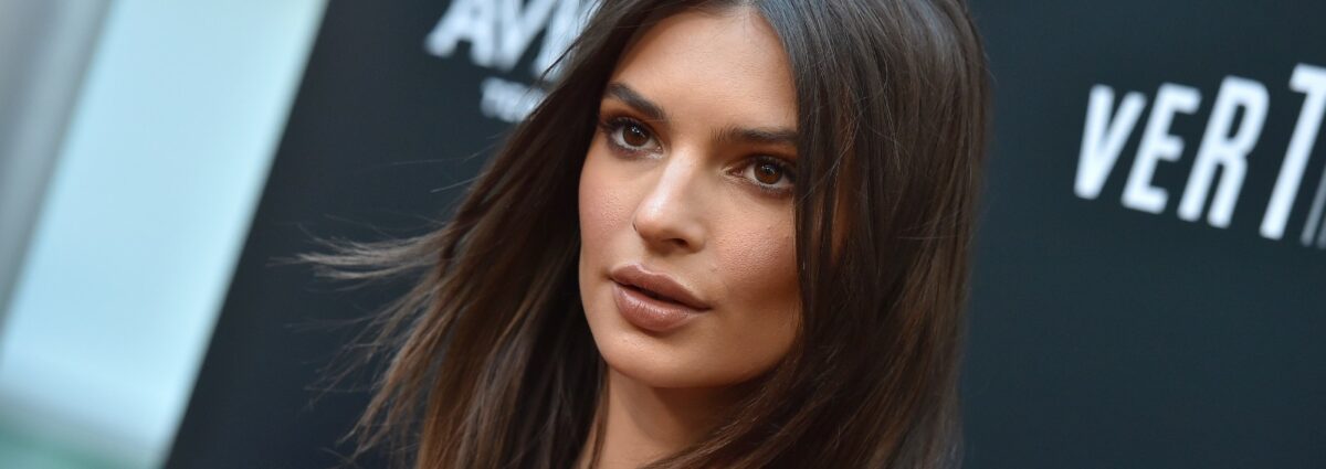 Emily Ratajkowski hero