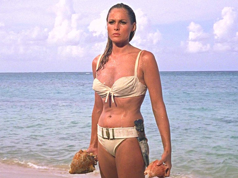 Volete comprare il bikini da Bond Girl di Ursula Andress? Ora si può