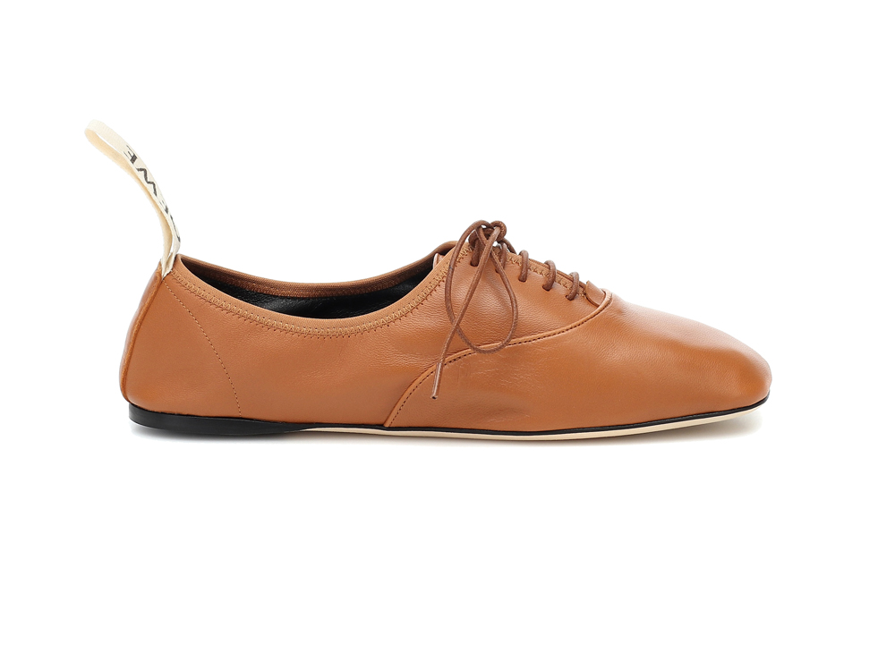 loewe-su-mytheresa-derby-flat-in-pelle-color-beige