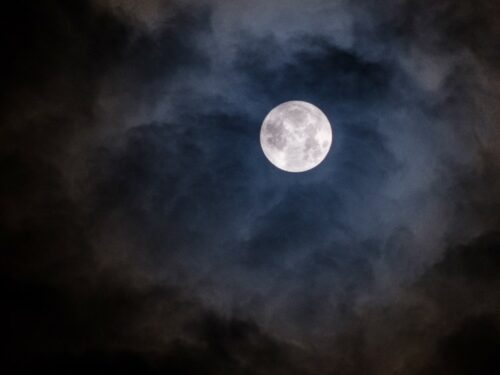 Cosa fare (e cosa no) quando c'è la Luna piena - Grazia