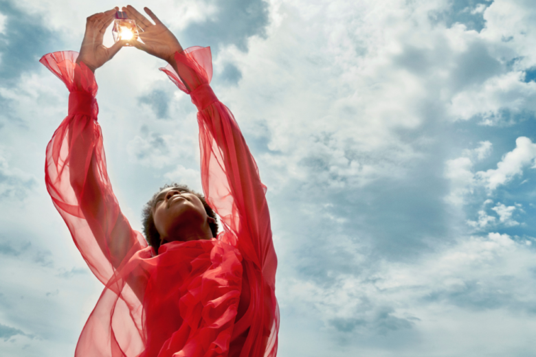 Voce Viva, omaggio a una generazione senza frontiere. Scoprite con noi la nuova fragranza di Valentino Beauty