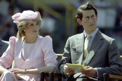 1983 Un look total pink scelto dalla Principessa per assistere a uno degli eventi ufficiali del primo tour australiano dei coniugi reali.