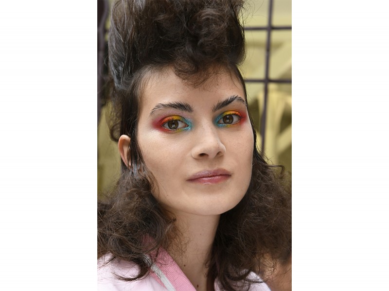 Ci sono tutti gli anni ’80 in questi mullet hair con doppia cotonatura sul ciuffo e sulle lunghezze.