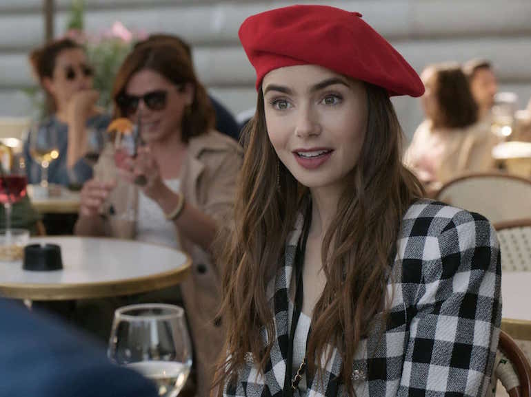 Lily Collins giacca a quadri