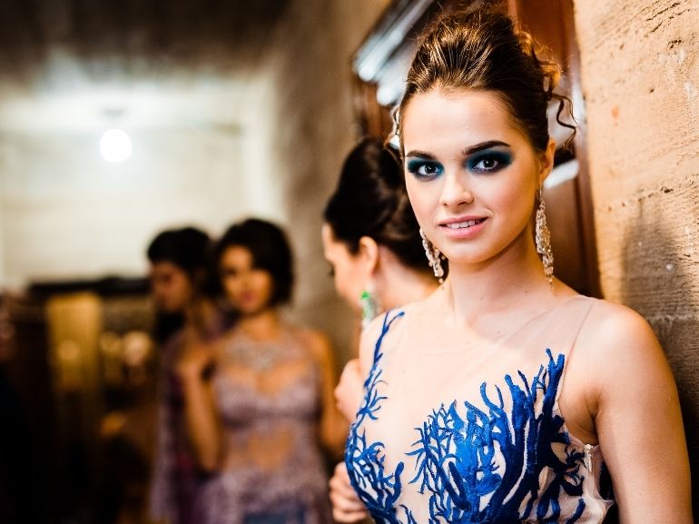 trucco occhi blu mobile