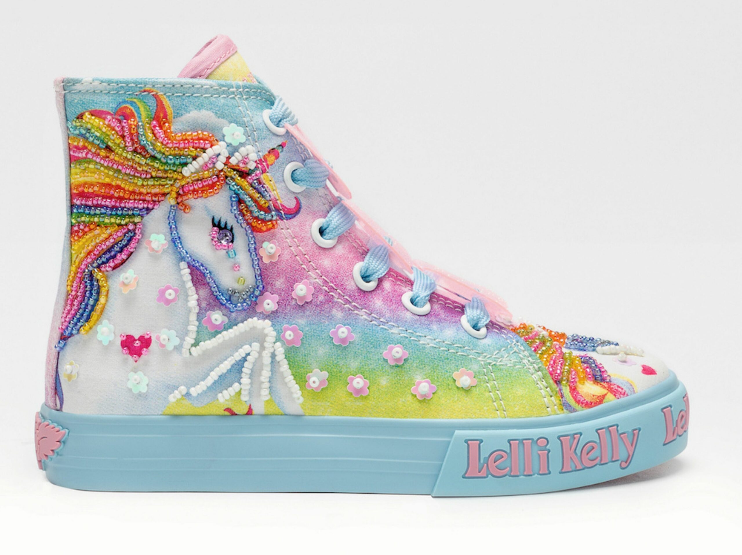 Nuovi colori e ricami sparkling per la linea “Unicorni” di Lelli Kelly -  Grazia.it