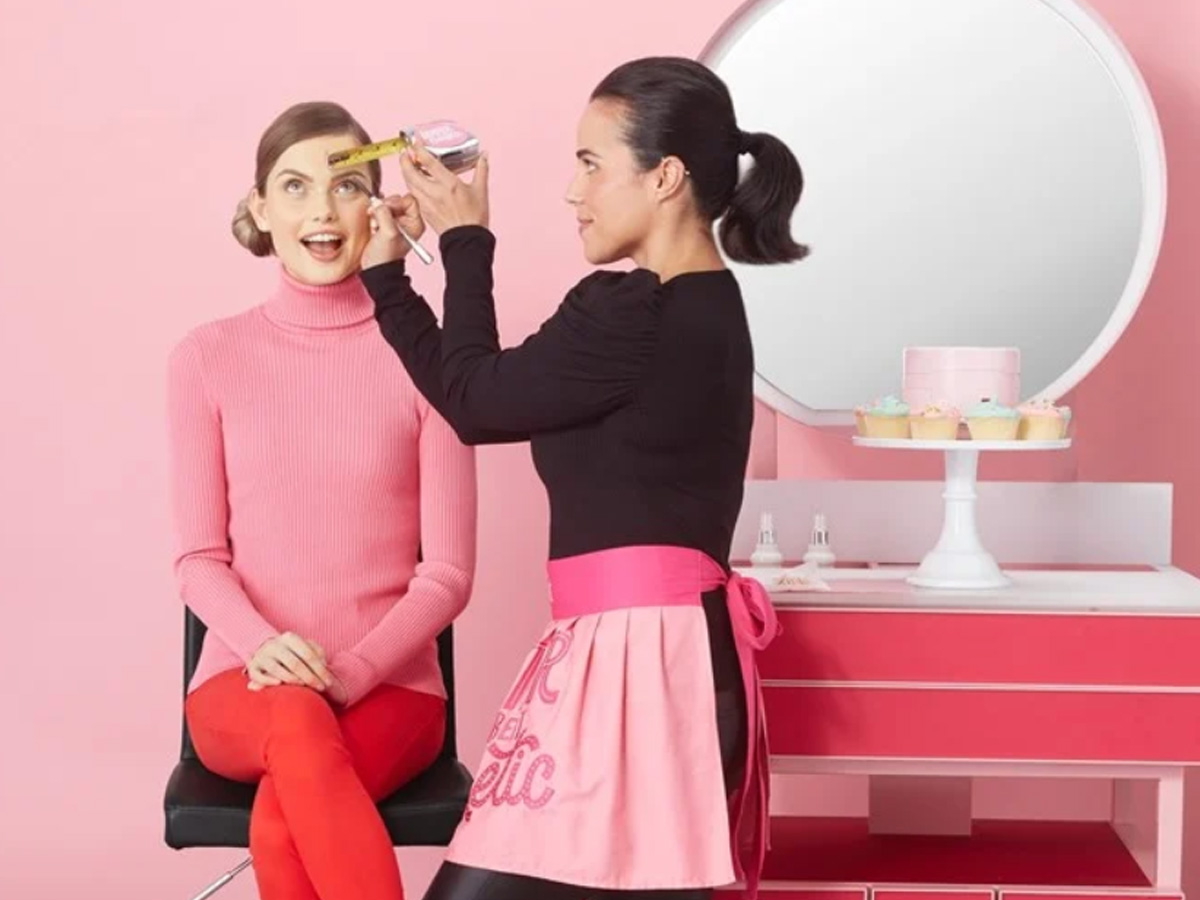 come-depliare-le-sopracciglia-brow-bar-benefit