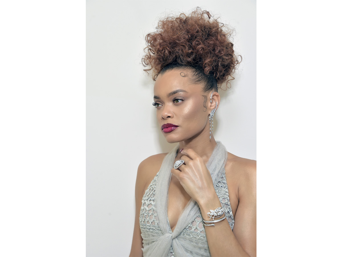 golden-globes-2021-beauty-look-star-15