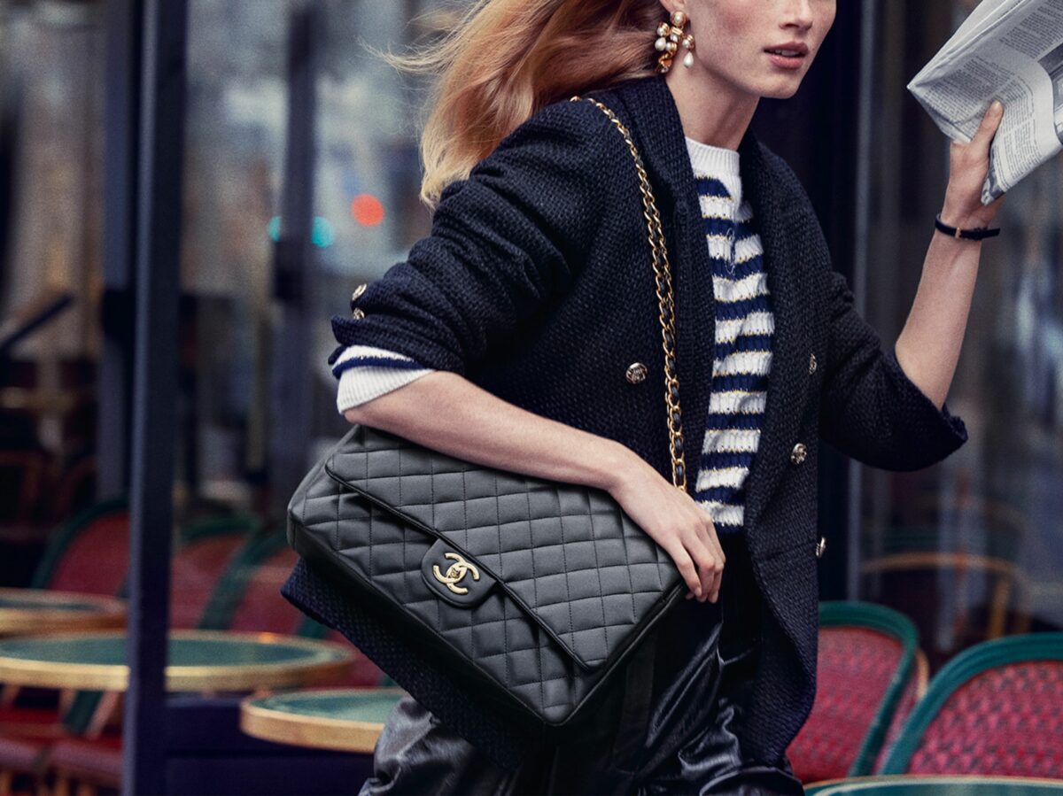 the icon bag Chanel 11.12