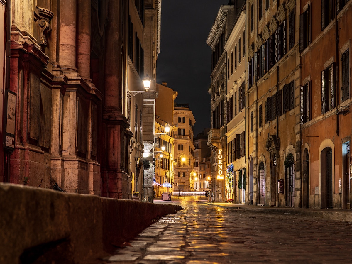 città roma strada notte coprifuoco