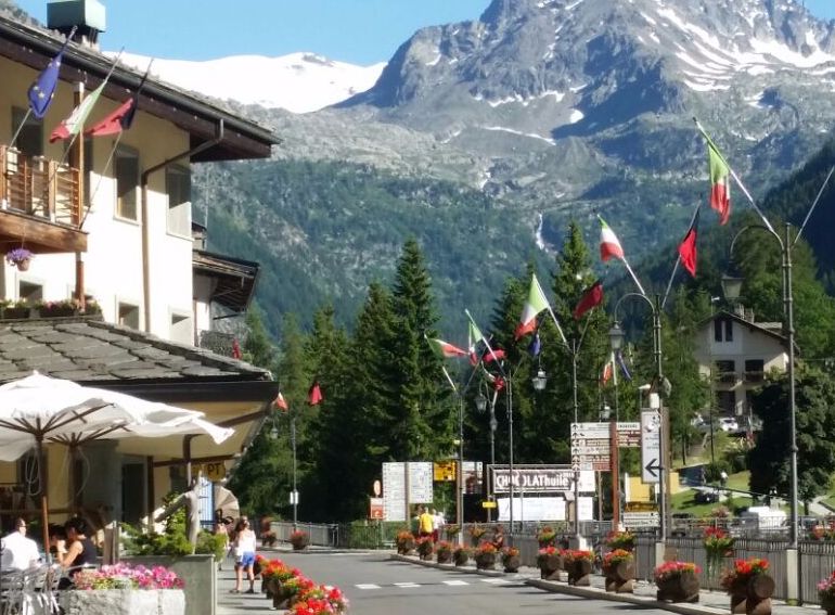 La Thuile il paese La Thuile valle d aosta