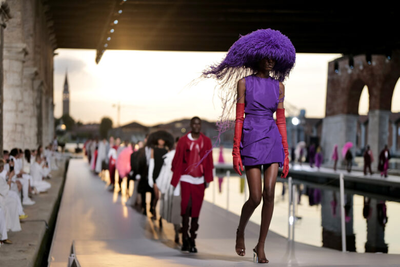 Tra arte e moda: la collezione Haute Couture di Valentino sfila all’Arsenale di Venezia