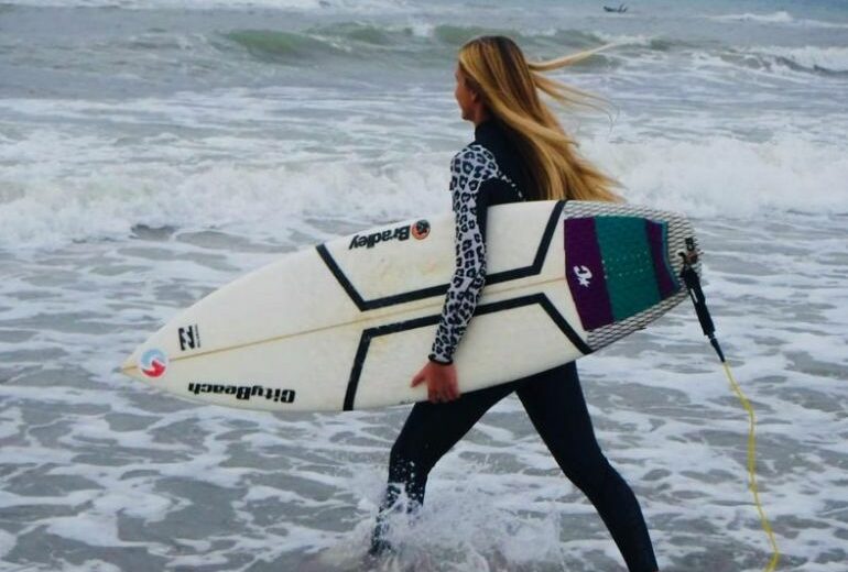 Ottavia Salvati, giovane surfista romana in un “mare” di soli uomini