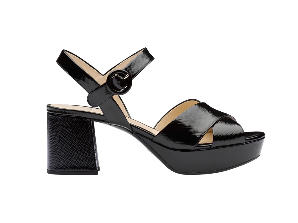 prada-sandalo-in-vernice-nera