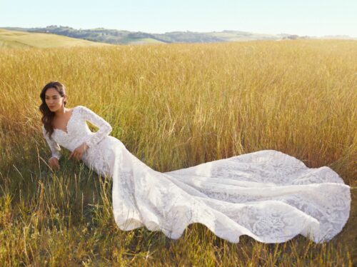 Atelier Emé: gli abiti da sposa della collezione 2022 nella nuova campagna