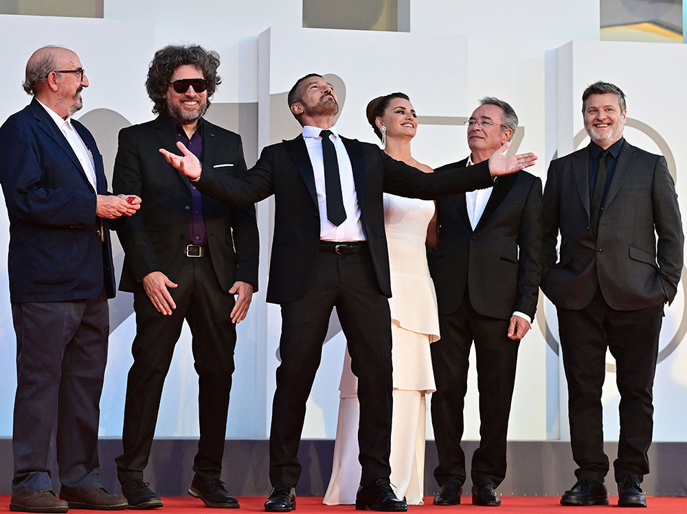 TOPSHOT-ITALY-CINEMA-VENICE-FILM-FESTIVAL-MOSTRA