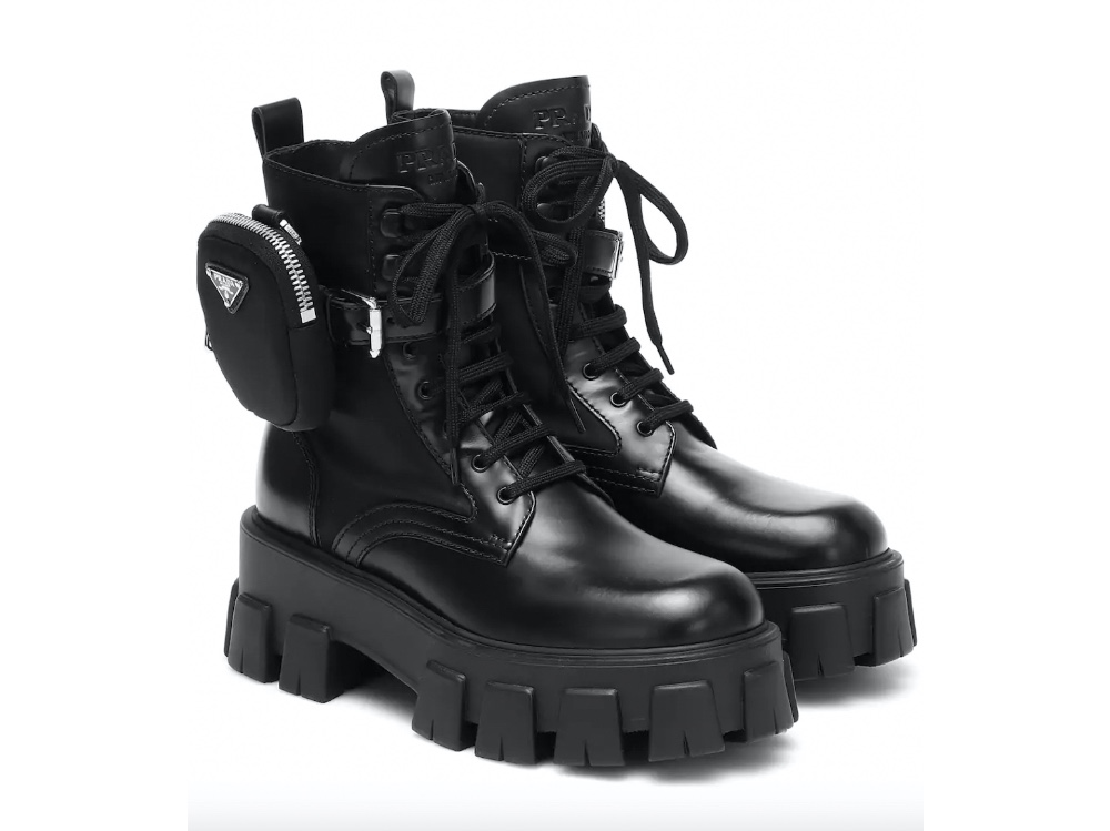 Anfibi in pelle con pouch, Prada