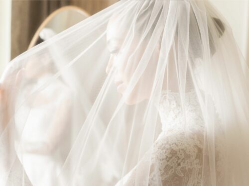 Atelier Emé: gli abiti da sposa per la modella Emi Renata