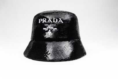 Prada-December2021-Issue_Prada-SS22_1HC137_Paillettes-logo_Nero+Bianco