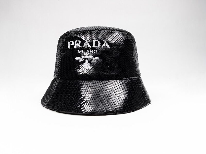 Prada-December2021-Issue_Prada-SS22_1HC137_Paillettes-logo_Nero+Bianco