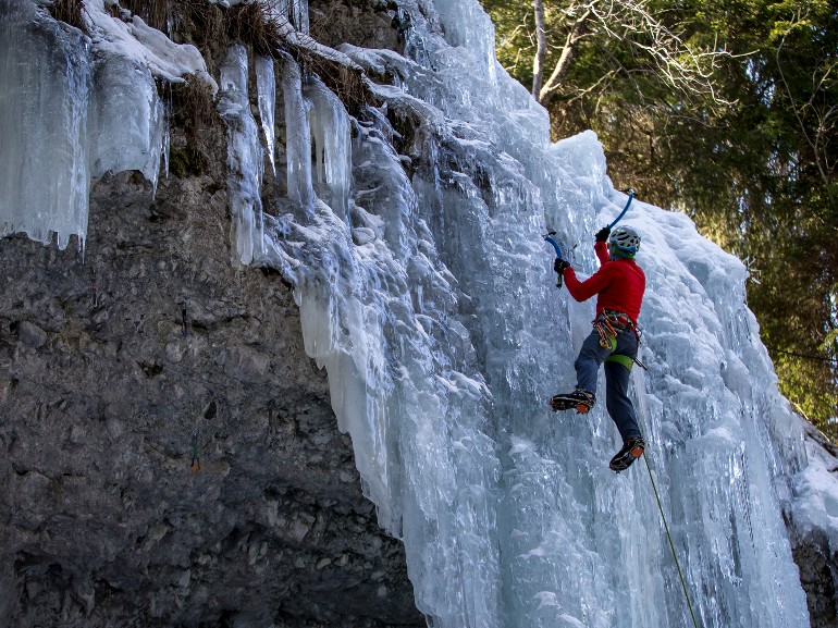 Ice Climbing Campiglio Ph. Alice Russolo