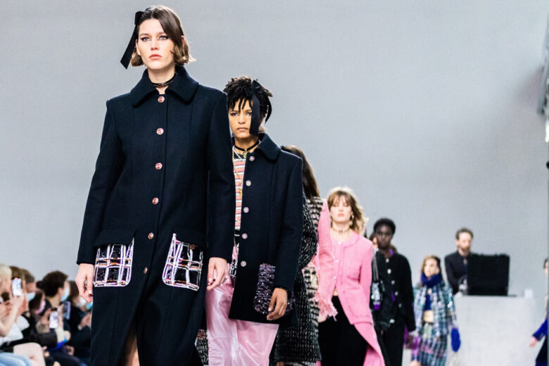 Metropolitana e sofisticata, ecco la nuova collezione Métiers d’Art 2021-2022 di Chanel