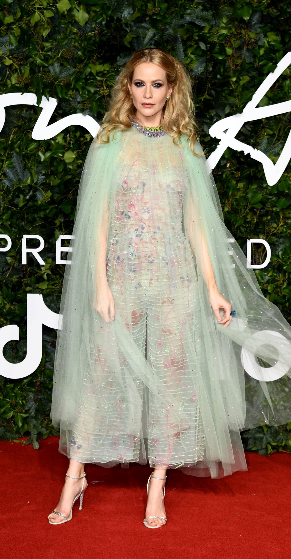 Poppy Delevingne_ok In Giorgio Armani privé press office Ph Getty