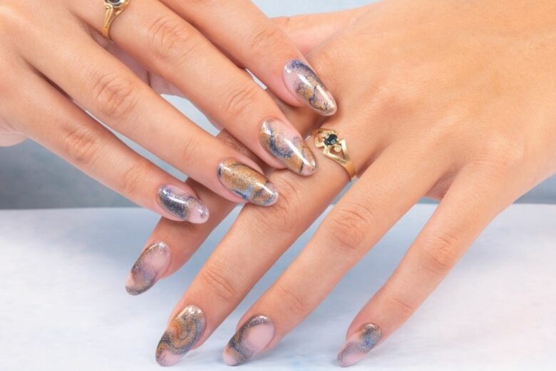 Unghie Capodanno 2021: le nail art “stellari” e colorate tutte da provare