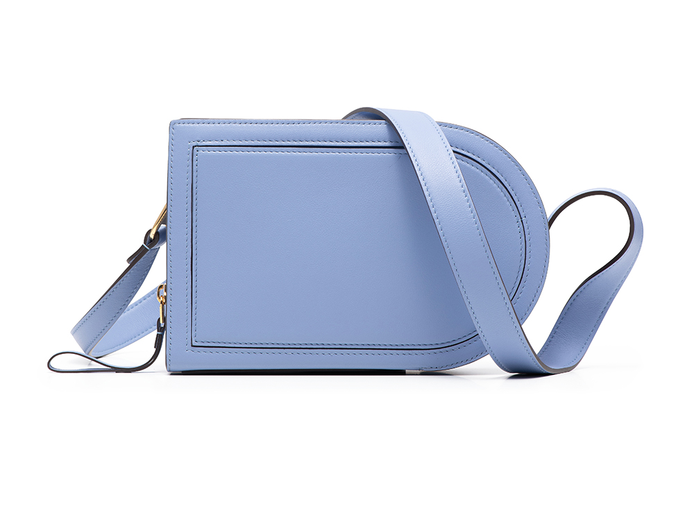 DELVAUX_SS22_Pin_D_Cross_Over_Taurillon_Soft_Cornflower_2021-12-13-084500_vpsy