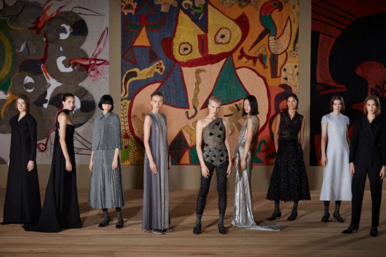 La sfilata Dior Haute Couture 2022 è la celebrazione dell’arte e del “savoire faire” indiani