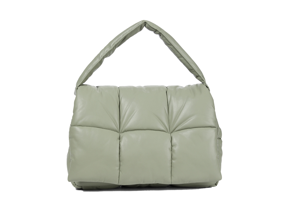 maxi-bag-trapuntata-STAND-STUDIO-in-saldo-su-mytheresa-195-euro