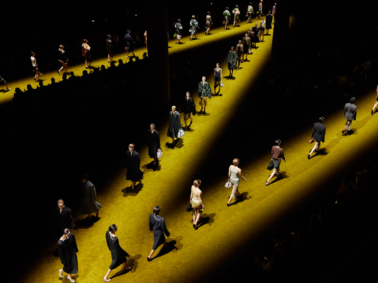 Prada sfilata collezione fw 22-23