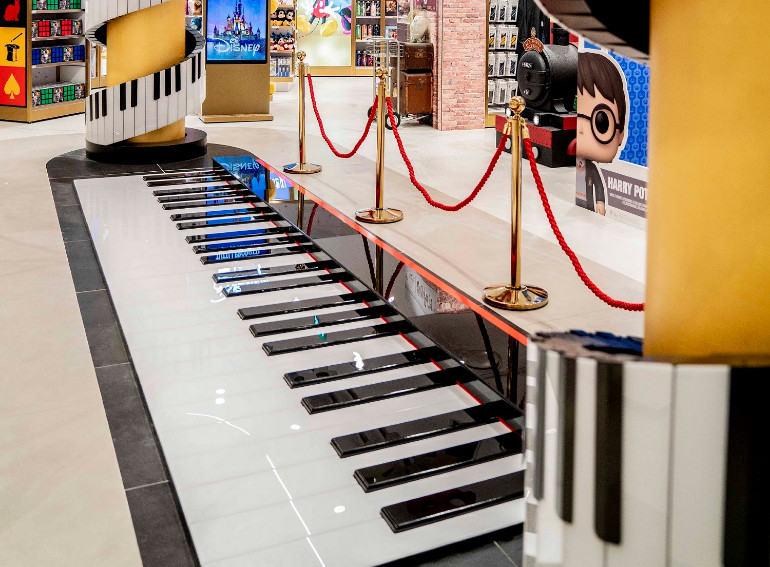 Fao Schwarz piano