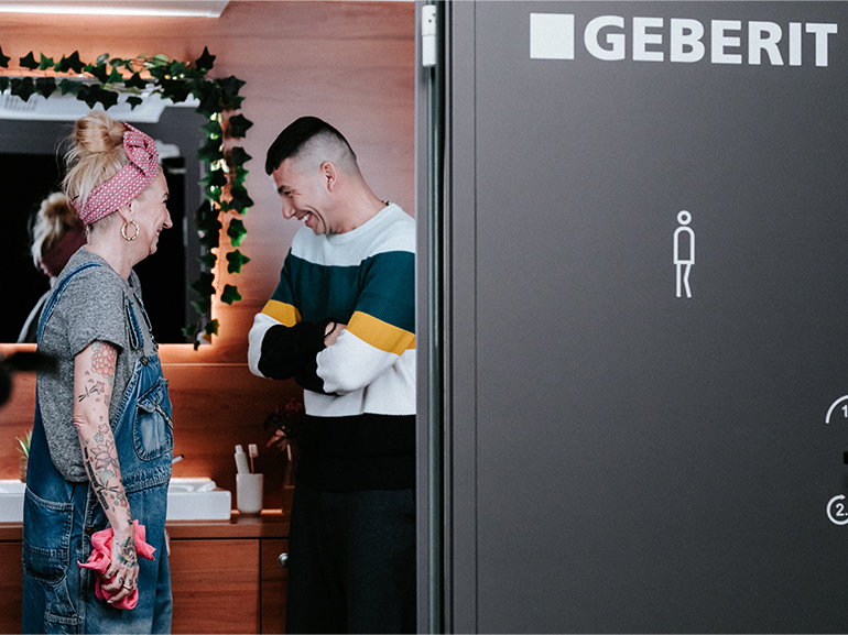 Geberit AquaClean, il bagno diventa social con La Pina e Diego cover