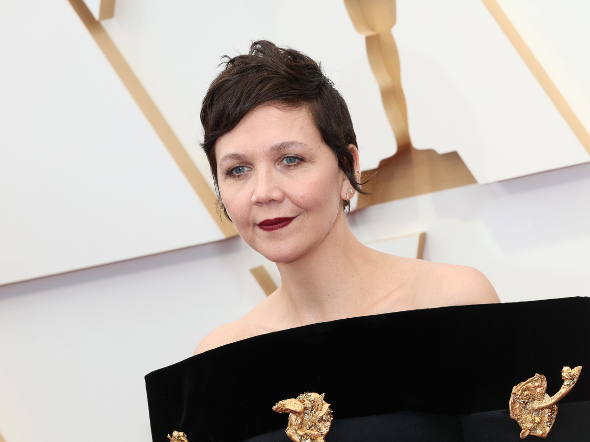 oscar-2022-beauty-look-Maggie-Gyllenhaal