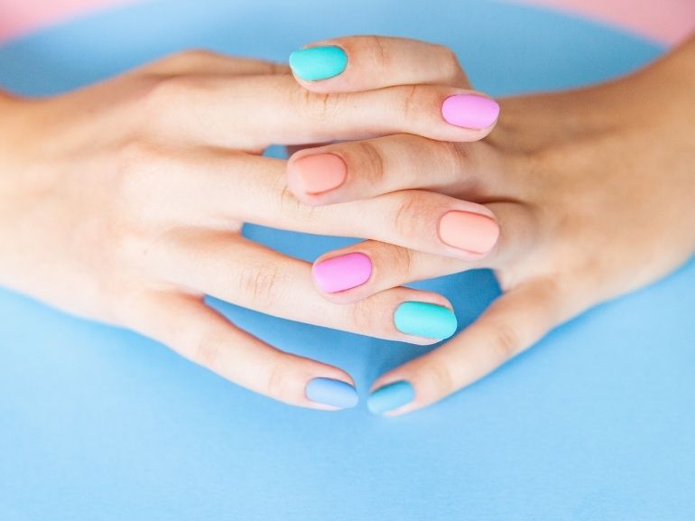 mobile unghie pastello
