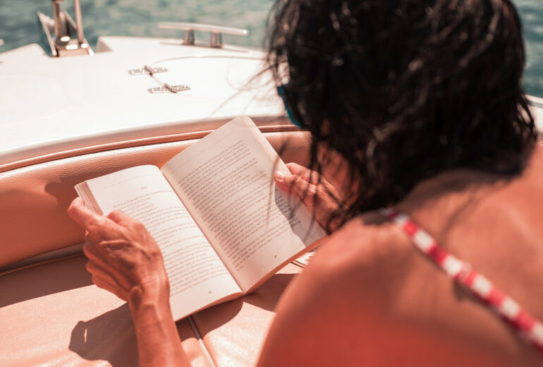 Chi legge e va alle mostre è più intelligente e felice di chi non lo fa