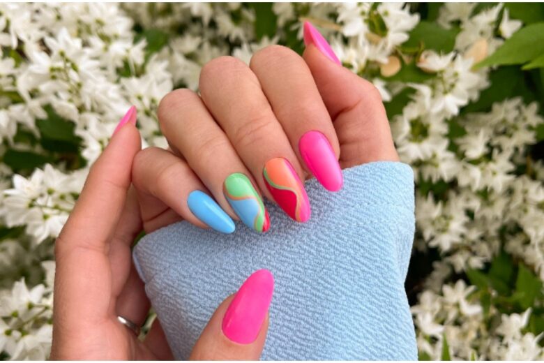 Skittle manicure: 10 idee unghie colorate originali per l’estate