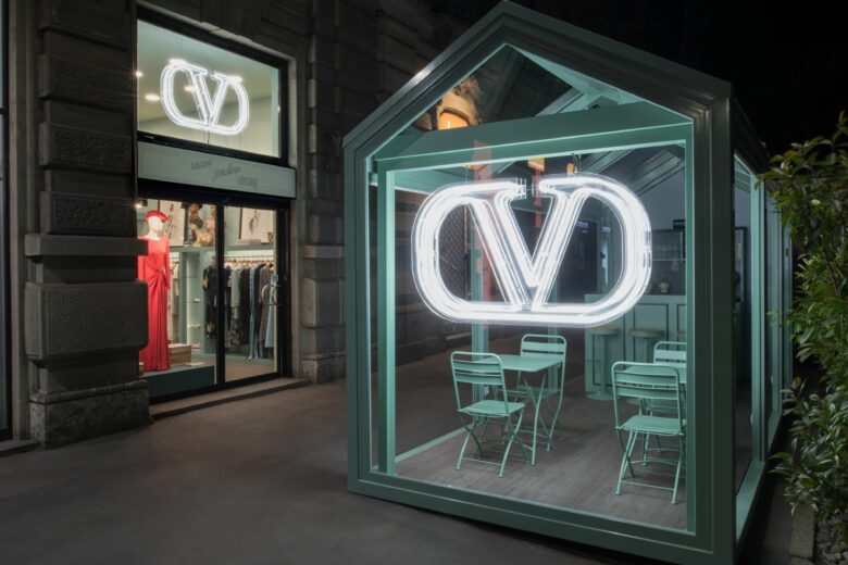 Valentino Vintage: continua il viaggio nell’universo e nella storia dei capi della Maison